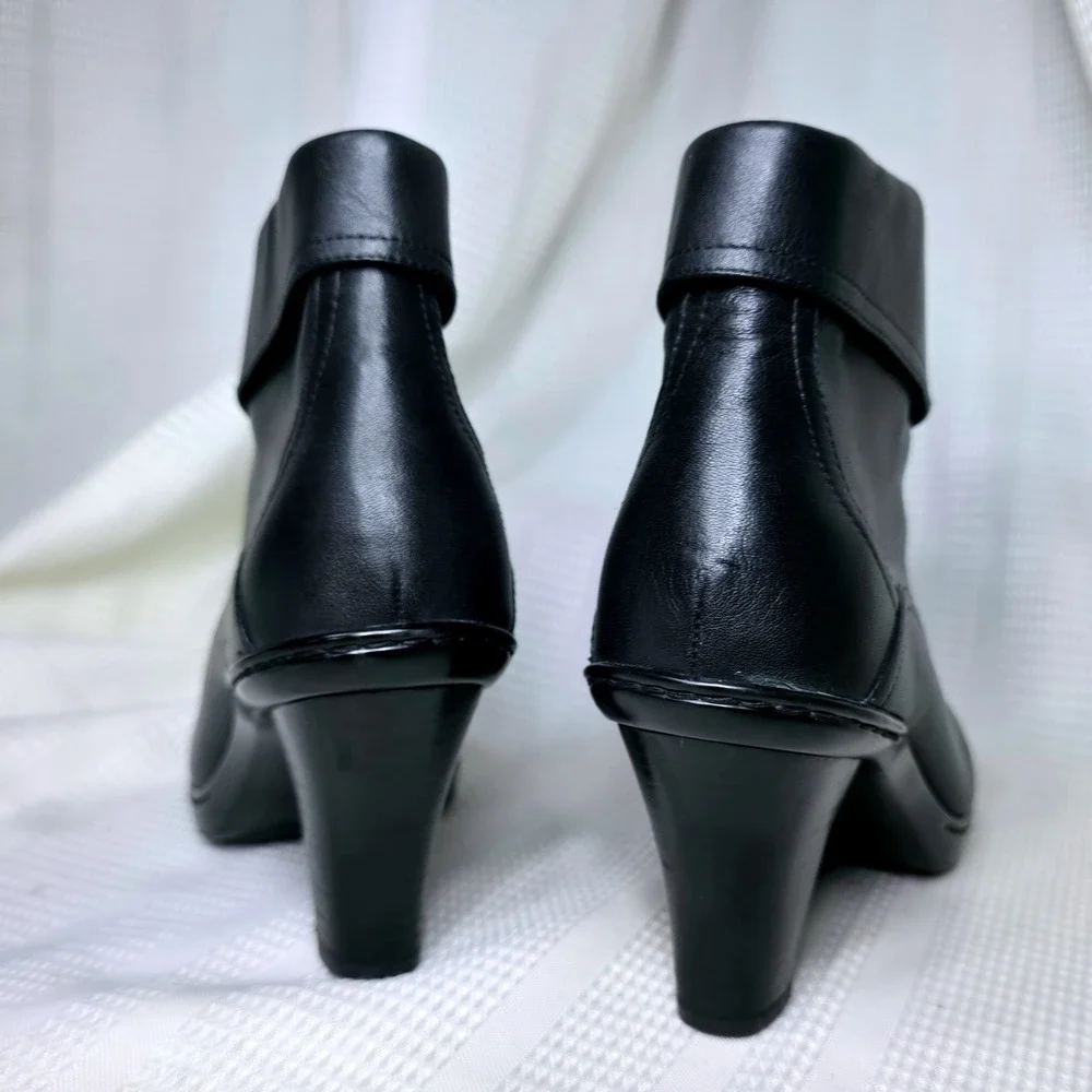 Sofft Black Leather Rochelle Ankle Boots Cuff Block Heel Booties 9.5M 1404201